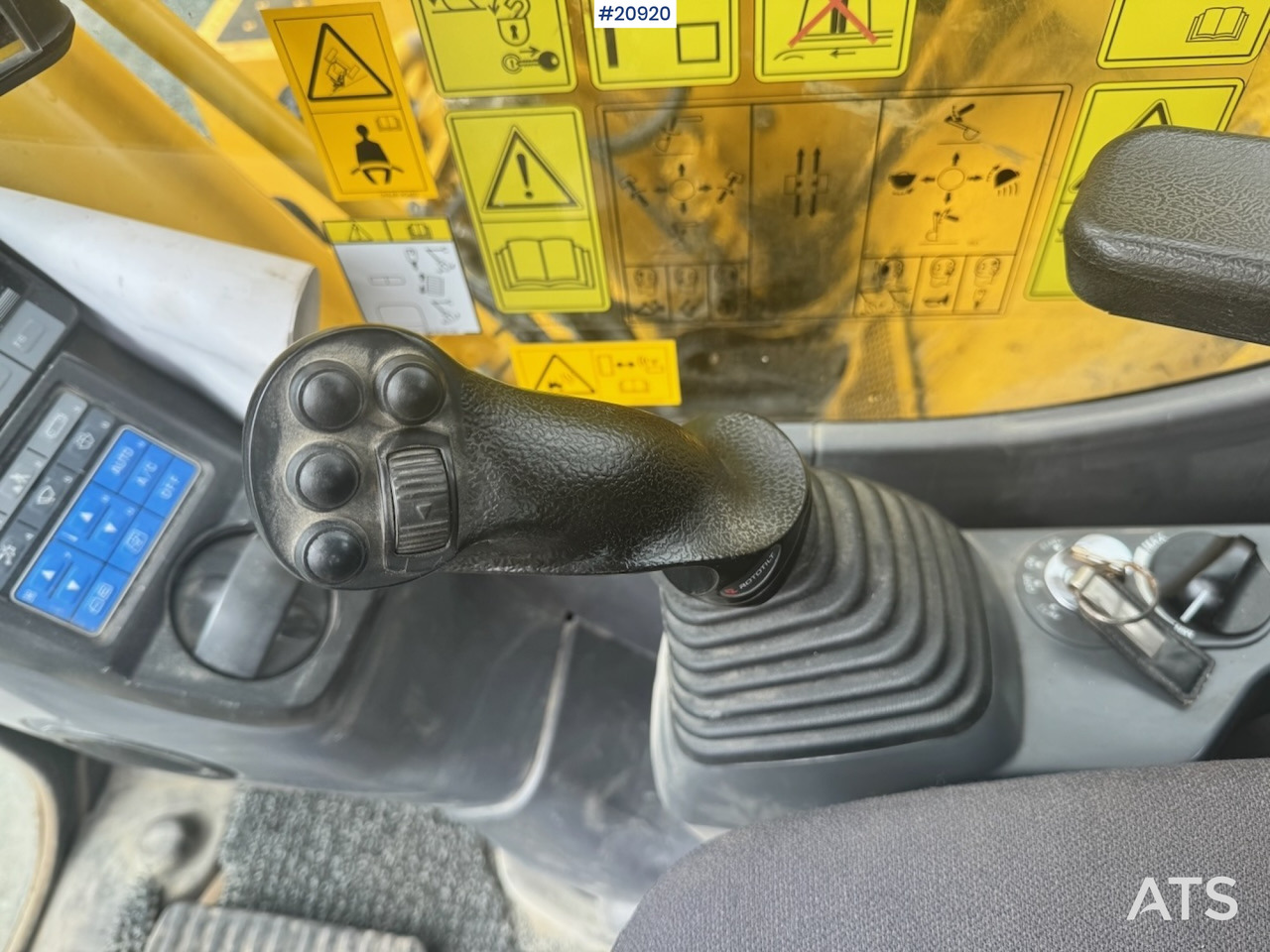 Lintekskavaator Komatsu PC229USLC-11: pilt 39