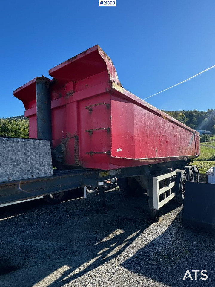 Maur Tippsemi - Kallur-poolhaagis: pilt 3 Maur Tippsemi - Kallur-poolhaagis: pilt 3