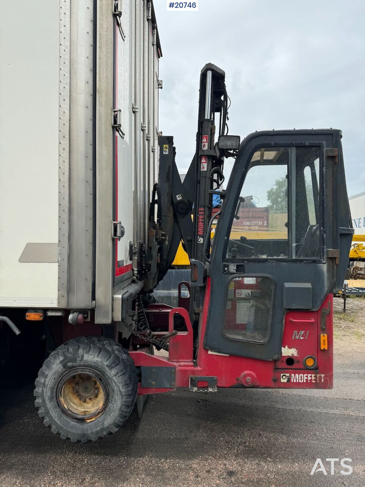 Moffett M4 25.4 - Veoautol põhinev kahveltõstuk: pilt 1 Moffett M4 25.4 - Veoautol põhinev kahveltõstuk: pilt 1