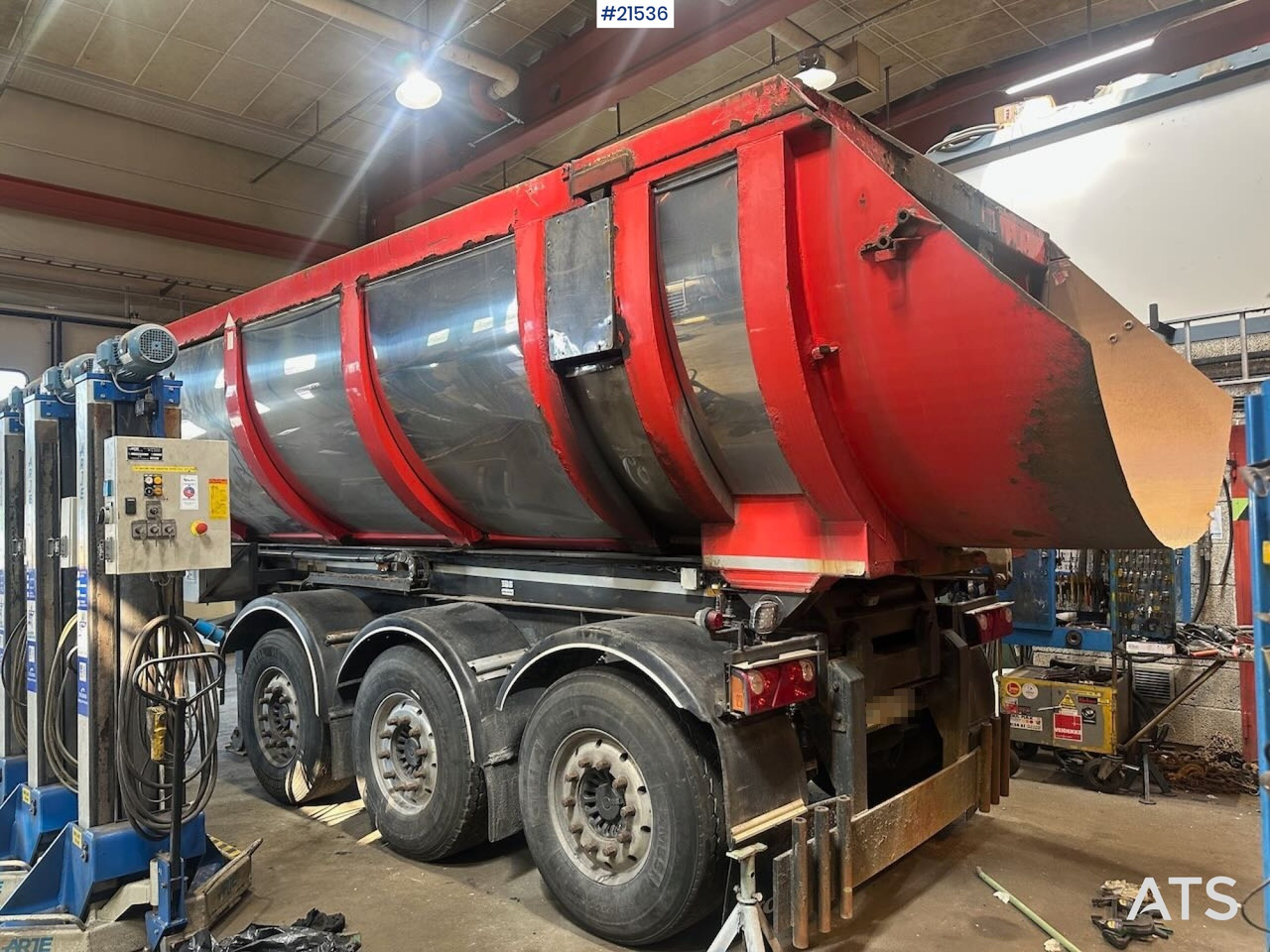 Nor-Slep SE-42 3 akslet tippsemi m/ kapellduk - Kallur-poolhaagis: pilt 2 Nor-Slep SE-42 3 akslet tippsemi m/ kapellduk - Kallur-poolhaagis: pilt 2