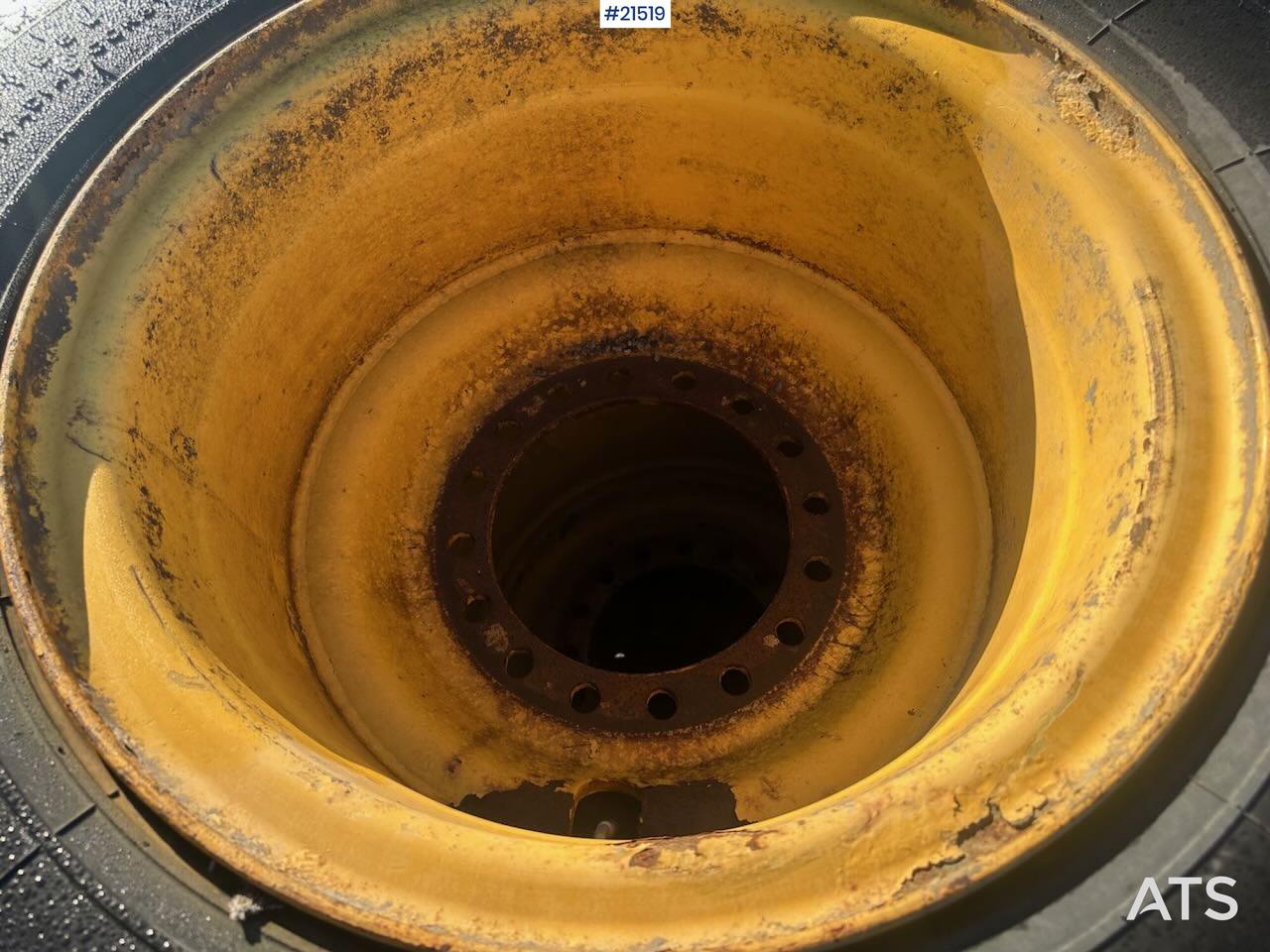 Triangle hjullaster dekk på felg til Volvo L110 hjullaster - Rehv - Ehitusmasinad: pilt 5 Triangle hjullaster dekk på felg til Volvo L110 hjullaster - Rehv - Ehitusmasinad: pilt 5