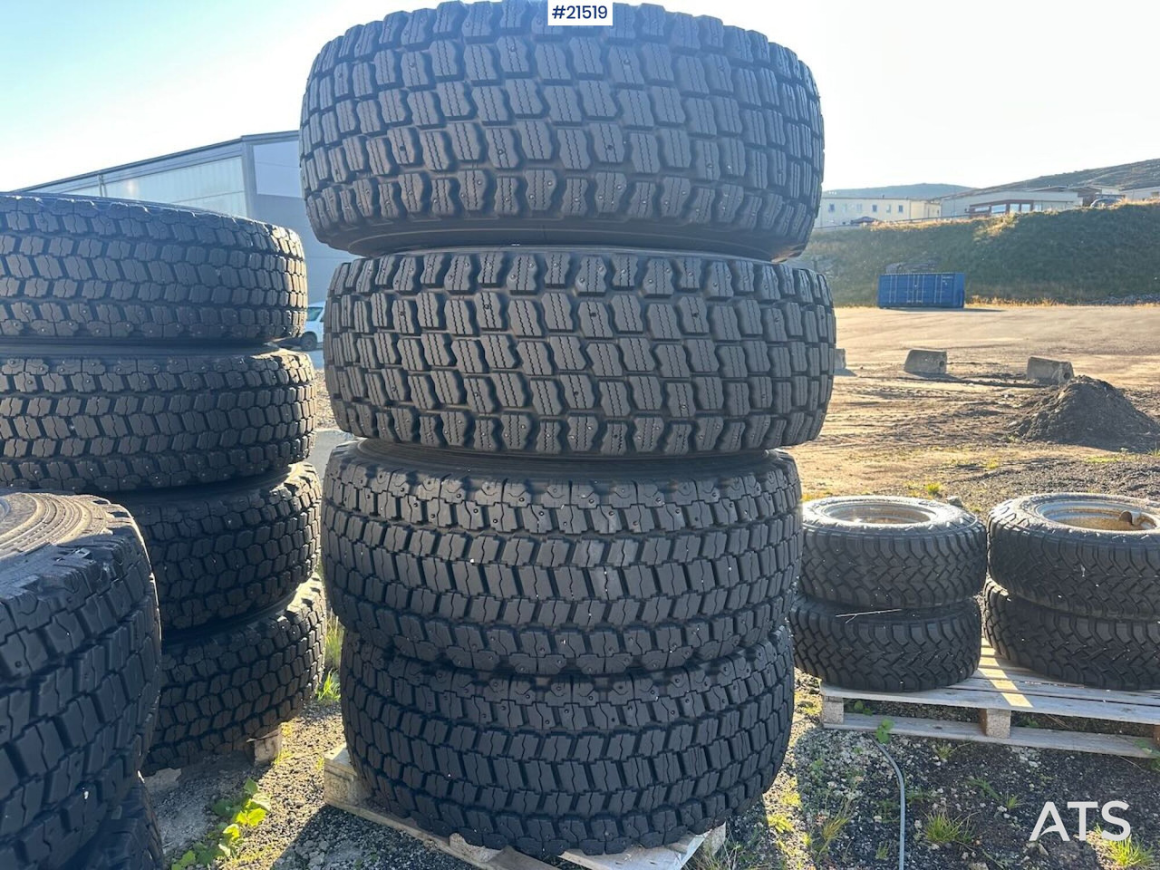 Triangle hjullaster dekk på felg til Volvo L110 hjullaster - Rehv - Ehitusmasinad: pilt 3 Triangle hjullaster dekk på felg til Volvo L110 hjullaster - Rehv - Ehitusmasinad: pilt 3