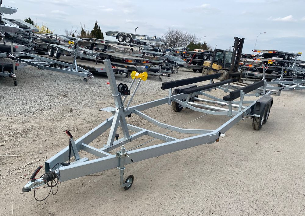 Boro PRZYCZEPA PODŁODZIOWA STYL AMERYKAŃSKI 7,80M - Paadihaagis: pilt 1 Boro PRZYCZEPA PODŁODZIOWA STYL AMERYKAŃSKI 7,80M - Paadihaagis: pilt 1