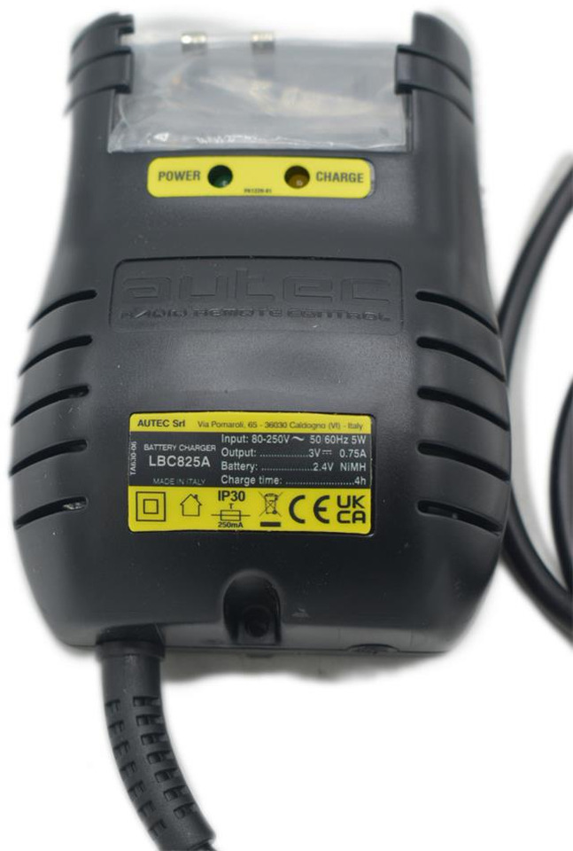 Autec original charger LBC825A - Elektrisüsteem - Kraana-manipulaator: pilt 4 Autec original charger LBC825A - Elektrisüsteem - Kraana-manipulaator: pilt 4