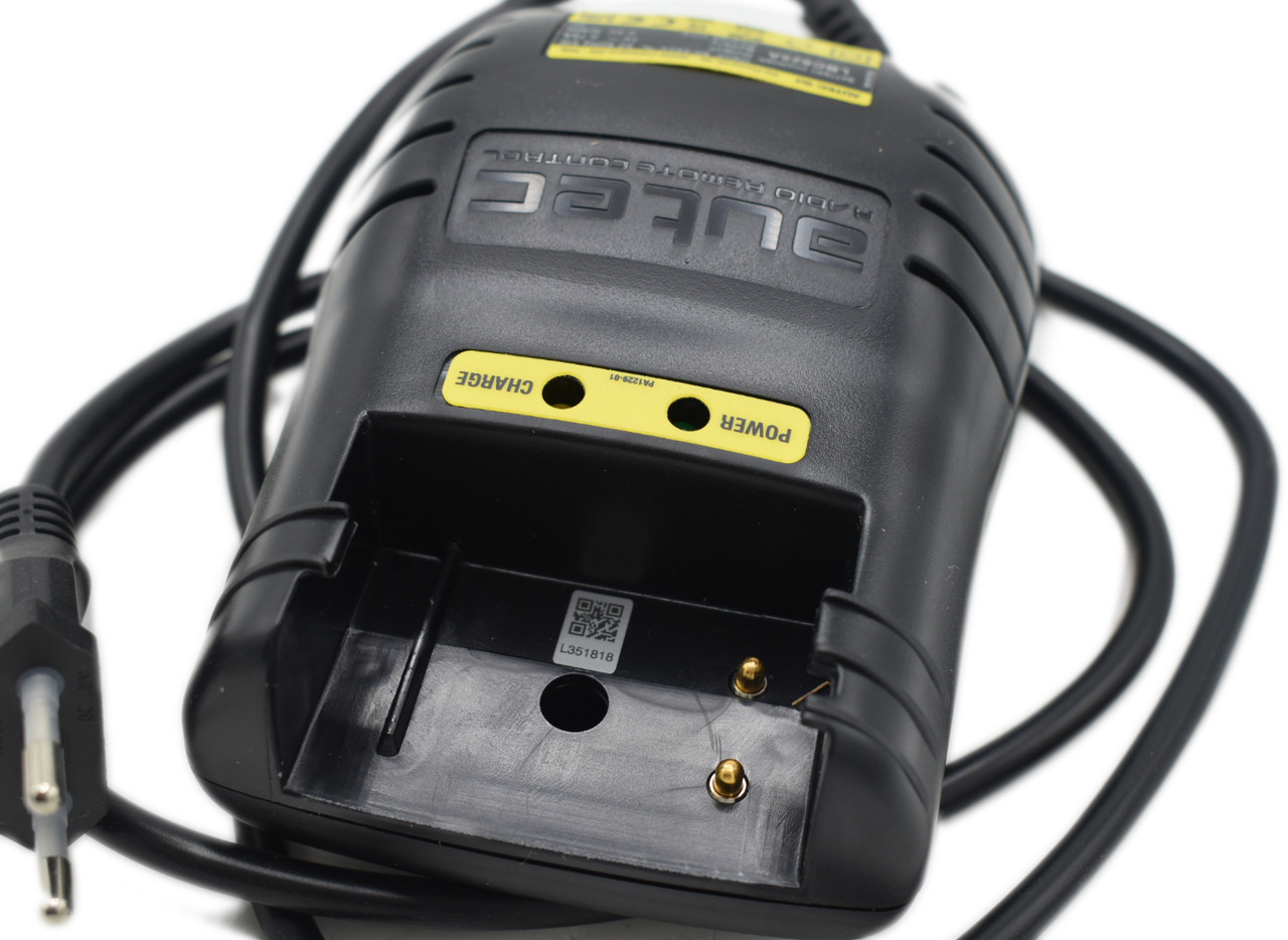 Autec original charger LBC825A - Elektrisüsteem - Kraana-manipulaator: pilt 3 Autec original charger LBC825A - Elektrisüsteem - Kraana-manipulaator: pilt 3