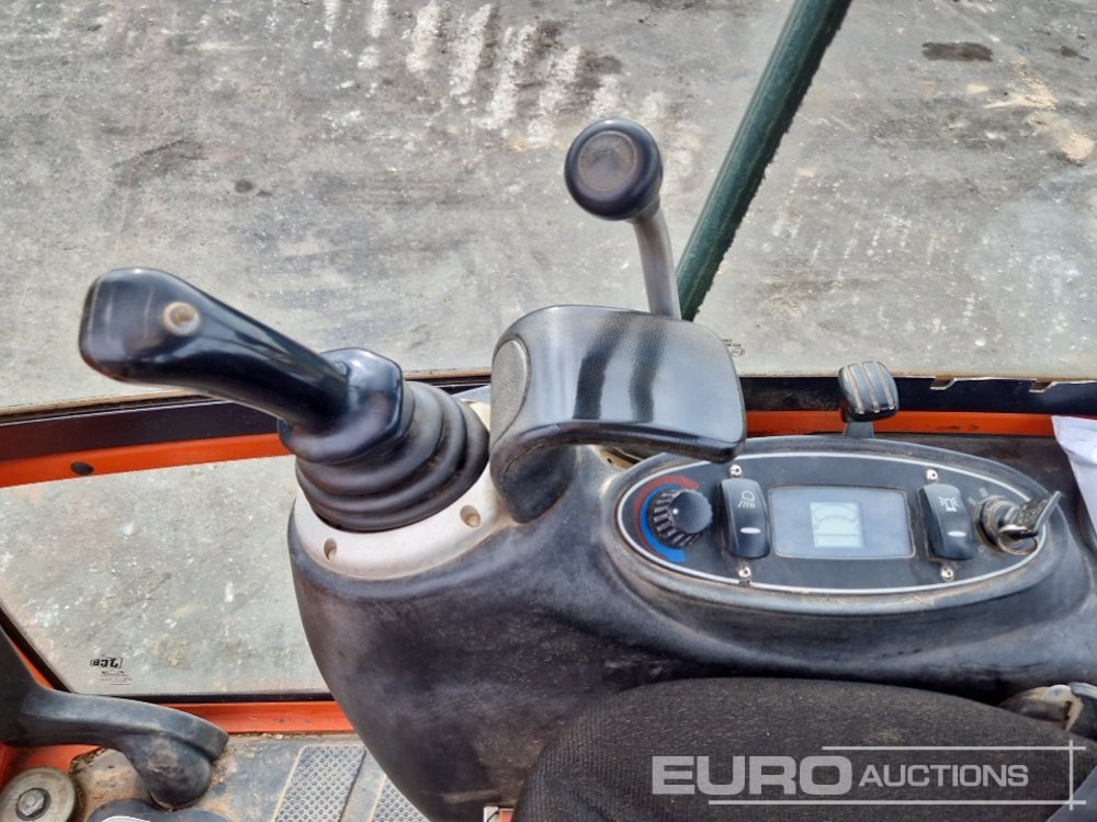 Miniekskavaator 2012 JCB 8018: pilt 32