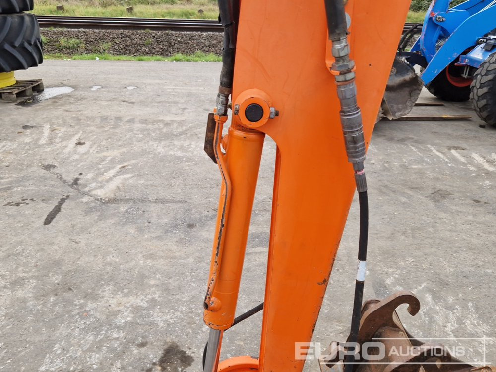 Miniekskavaator 2012 JCB 8018: pilt 23