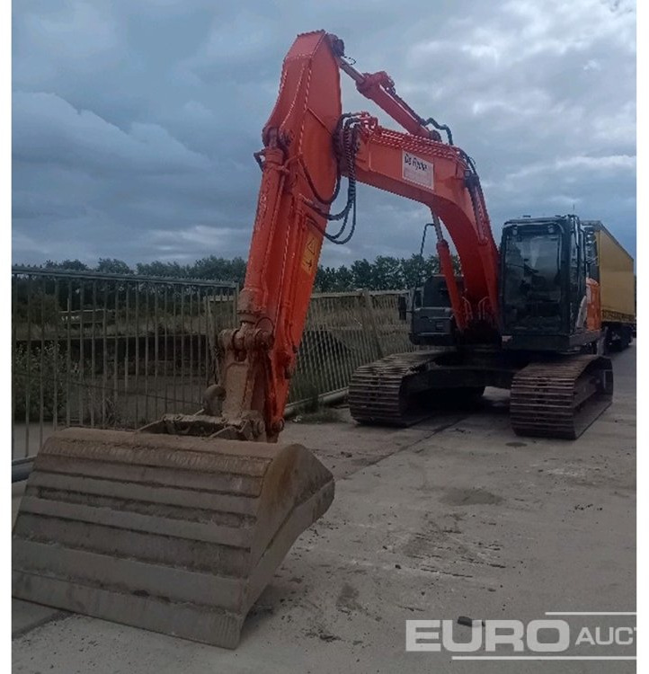2016 Hitachi ZX210LC-5 - Lintekskavaator: pilt 1 2016 Hitachi ZX210LC-5 - Lintekskavaator: pilt 1