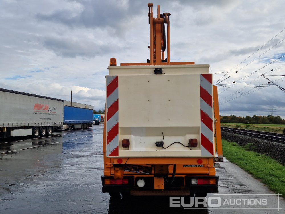 Mercedes 612D - Veoautolt tõusev platvorm: pilt 4 Mercedes 612D - Veoautolt tõusev platvorm: pilt 4