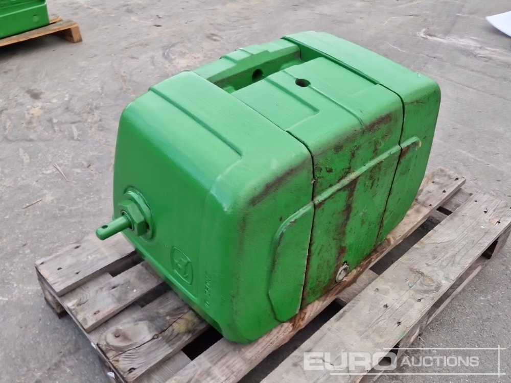 2025 John Deere 900 kg Cast Iron Block Weight. Can be Mounted on the Front Weight Carrier, Front Hitch or Rear Hitch - Põllutööseade: pilt 4 2025 John Deere 900 kg Cast Iron Block Weight. Can be Mounted on the Front Weight Carrier, Front Hitch or Rear Hitch - Põllutööseade: pilt 4