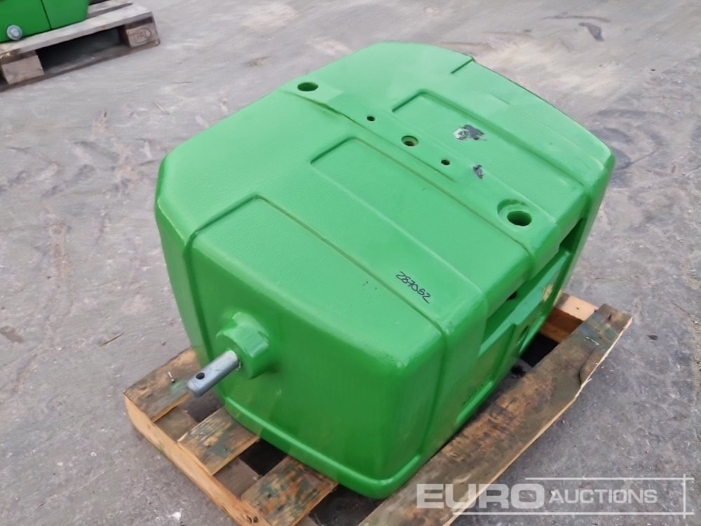 2025 John Deere 900 kg Cast Iron Block Weight. Can be Mounted on the Front Weight Carrier, Front Hitch or Rear Hitch - Põllutööseade: pilt 4 2025 John Deere 900 kg Cast Iron Block Weight. Can be Mounted on the Front Weight Carrier, Front Hitch or Rear Hitch - Põllutööseade: pilt 4