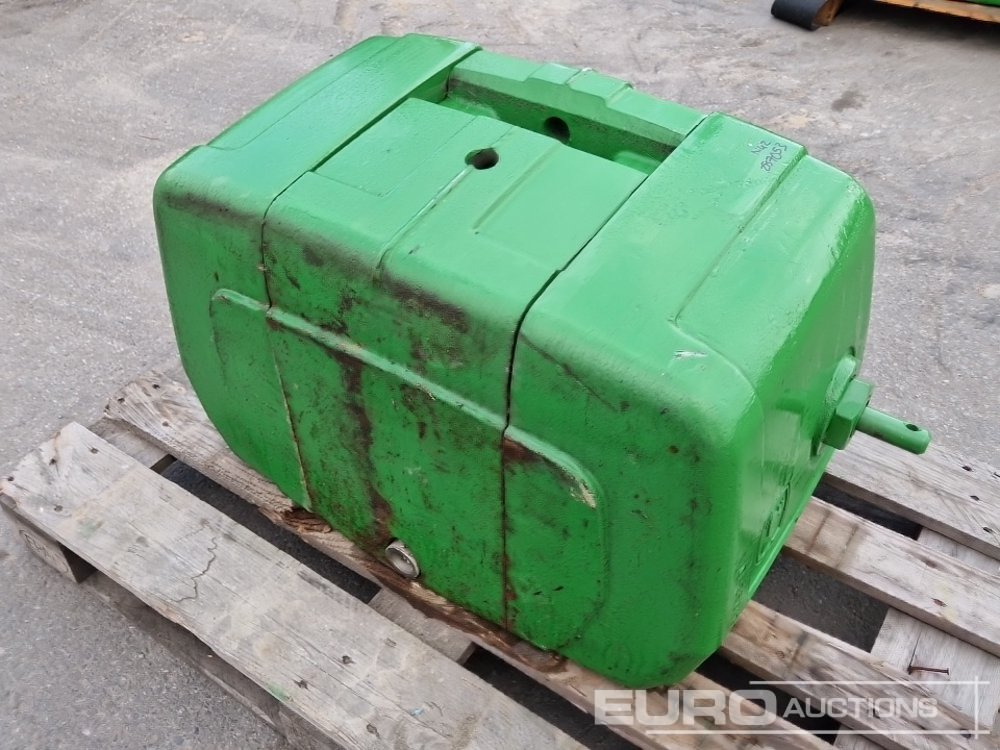 2025 John Deere 900 kg Cast Iron Block Weight. Can be Mounted on the Front Weight Carrier, Front Hitch or Rear Hitch - Põllutööseade: pilt 1 2025 John Deere 900 kg Cast Iron Block Weight. Can be Mounted on the Front Weight Carrier, Front Hitch or Rear Hitch - Põllutööseade: pilt 1