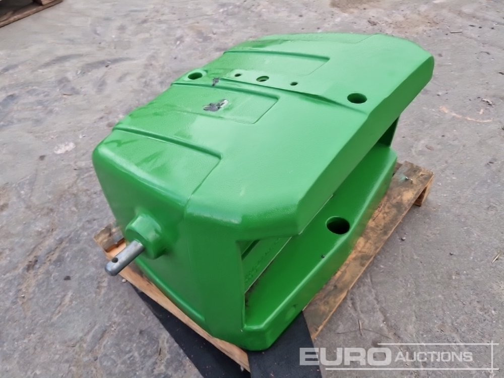 2025 John Deere 900 kg Cast Iron Block Weight. Can be Mounted on the Front Weight Carrier, Front Hitch or Rear Hitch - Põllutööseade: pilt 2 2025 John Deere 900 kg Cast Iron Block Weight. Can be Mounted on the Front Weight Carrier, Front Hitch or Rear Hitch - Põllutööseade: pilt 2