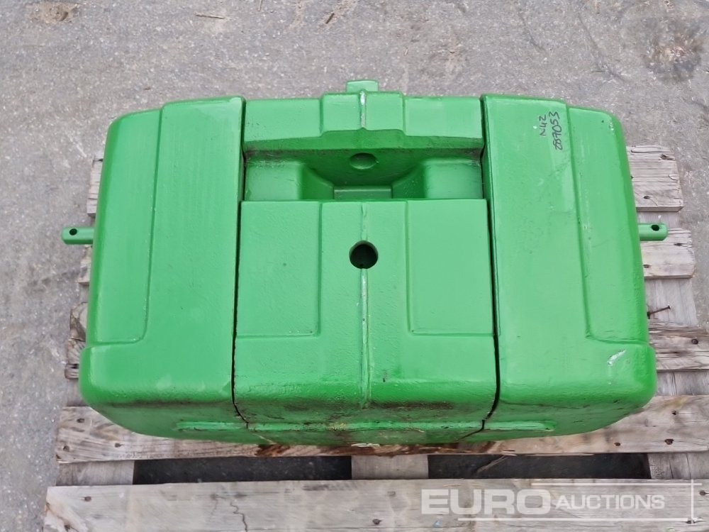 2025 John Deere 900 kg Cast Iron Block Weight. Can be Mounted on the Front Weight Carrier, Front Hitch or Rear Hitch - Põllutööseade: pilt 5 2025 John Deere 900 kg Cast Iron Block Weight. Can be Mounted on the Front Weight Carrier, Front Hitch or Rear Hitch - Põllutööseade: pilt 5