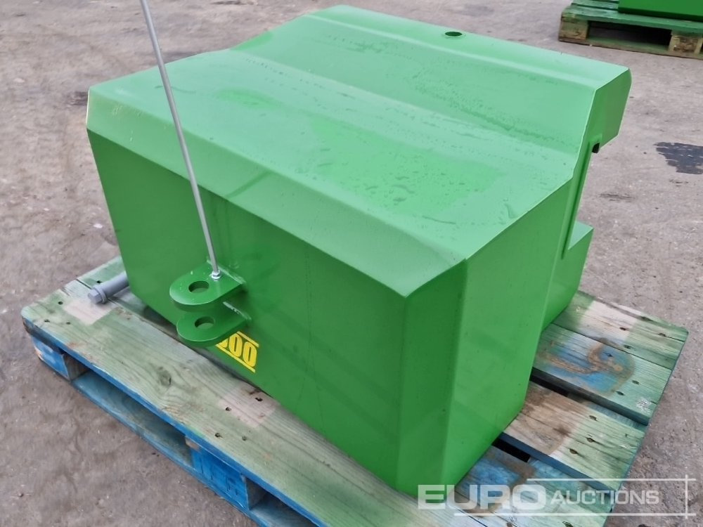 Unused 2025 John Deere 600kg Front Weights to suit John Deere Tractors, Metal Case with Towing Eye (Green) - Põllutööseade: pilt 1 Unused 2025 John Deere 600kg Front Weights to suit John Deere Tractors, Metal Case with Towing Eye (Green) - Põllutööseade: pilt 1