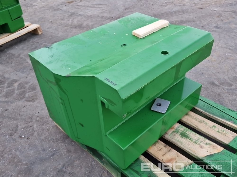 Unused 2025 John Deere 600kg Front Weights to suit John Deere Tractors, Metal Case with Towing Eye (Green) - Põllutööseade: pilt 2 Unused 2025 John Deere 600kg Front Weights to suit John Deere Tractors, Metal Case with Towing Eye (Green) - Põllutööseade: pilt 2