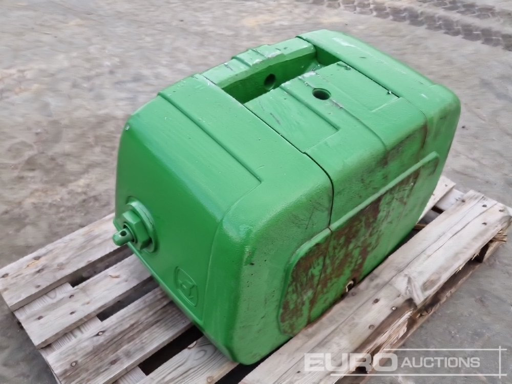 Unused 2025 John Deere 900 kg Cast Iron Block Weight. Can be Mounted on the Front Weight Carrier, Front Hitch or Rear Hitch - Põllutööseade: pilt 4 Unused 2025 John Deere 900 kg Cast Iron Block Weight. Can be Mounted on the Front Weight Carrier, Front Hitch or Rear Hitch - Põllutööseade: pilt 4