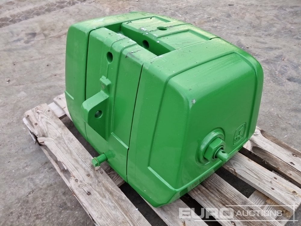 Unused 2025 John Deere 900 kg Cast Iron Block Weight. Can be Mounted on the Front Weight Carrier, Front Hitch or Rear Hitch - Põllutööseade: pilt 3 Unused 2025 John Deere 900 kg Cast Iron Block Weight. Can be Mounted on the Front Weight Carrier, Front Hitch or Rear Hitch - Põllutööseade: pilt 3