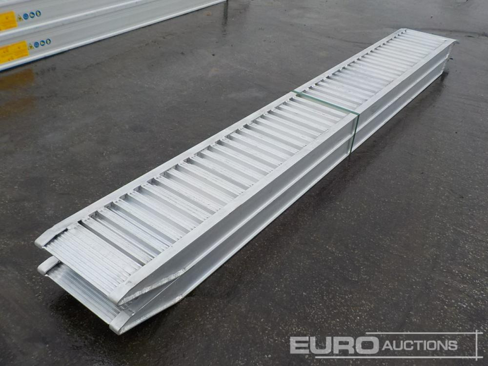 Unused CLM 85.25 Aluminium Loading Ramps (2of) 2920kg Capacity, 2500mm Length - Laadimisramp: pilt 1 Unused CLM 85.25 Aluminium Loading Ramps (2of) 2920kg Capacity, 2500mm Length - Laadimisramp: pilt 1