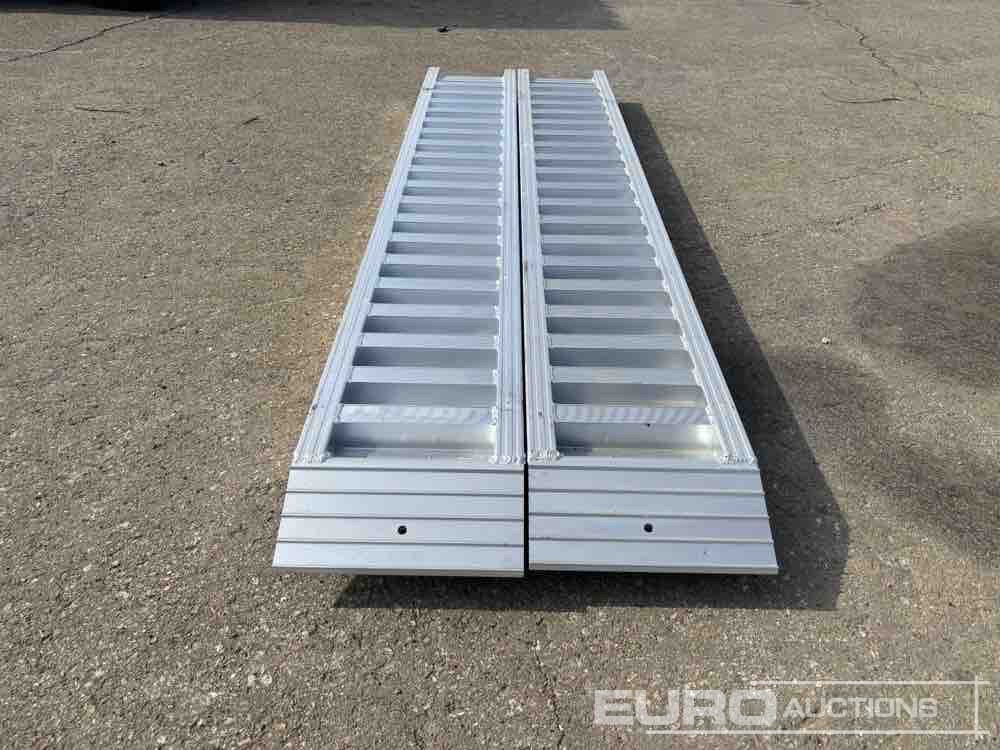 Aluminium Ramp (2 of) (250cm Length, 6Ton Capacity) - Ehitusseade: pilt 2 Aluminium Ramp (2 of) (250cm Length, 6Ton Capacity) - Ehitusseade: pilt 2