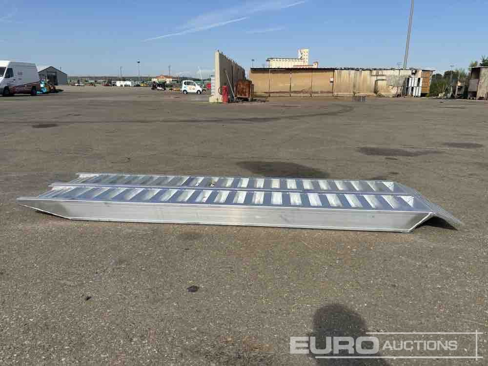 Aluminium Ramp (2 of) (250cm Length, 6Ton Capacity) - Ehitusseade: pilt 4 Aluminium Ramp (2 of) (250cm Length, 6Ton Capacity) - Ehitusseade: pilt 4