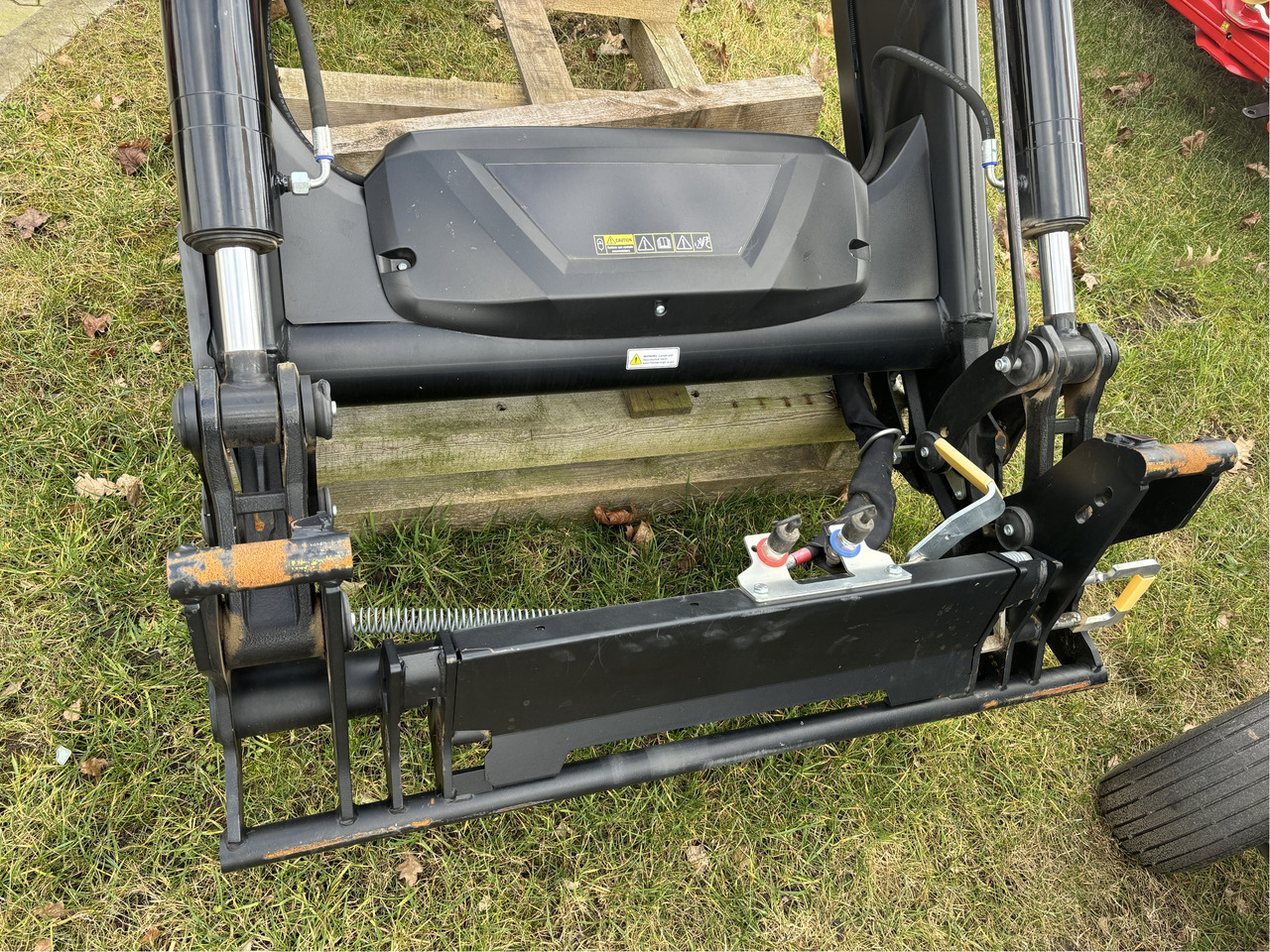 Alö Frontlader G5L Valtra - Esilaadur traktorile: pilt 4 Alö Frontlader G5L Valtra - Esilaadur traktorile: pilt 4