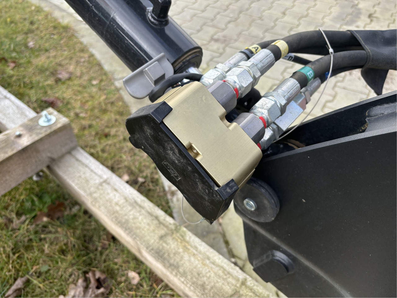 Alö Frontlader G5L Valtra - Esilaadur traktorile: pilt 2 Alö Frontlader G5L Valtra - Esilaadur traktorile: pilt 2