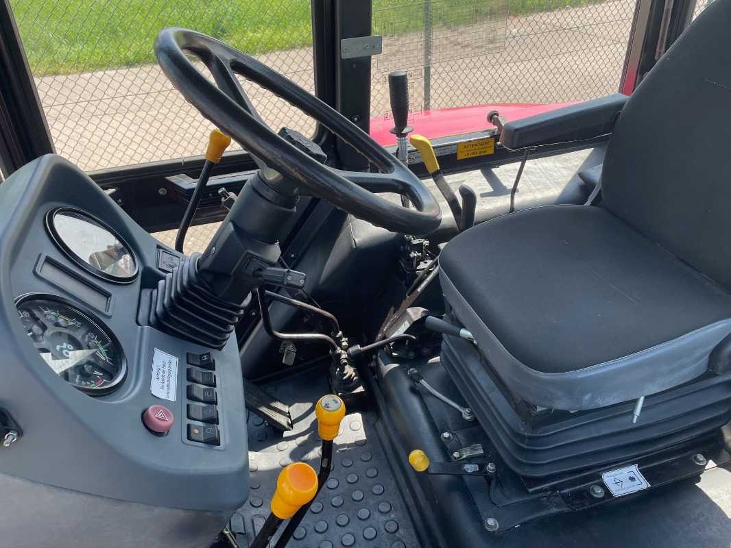 Belarus 920.4 - Traktor: pilt 4 Belarus 920.4 - Traktor: pilt 4
