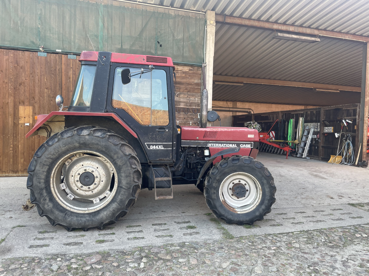 Case IH 844 - Traktor: pilt 1 Case IH 844 - Traktor: pilt 1