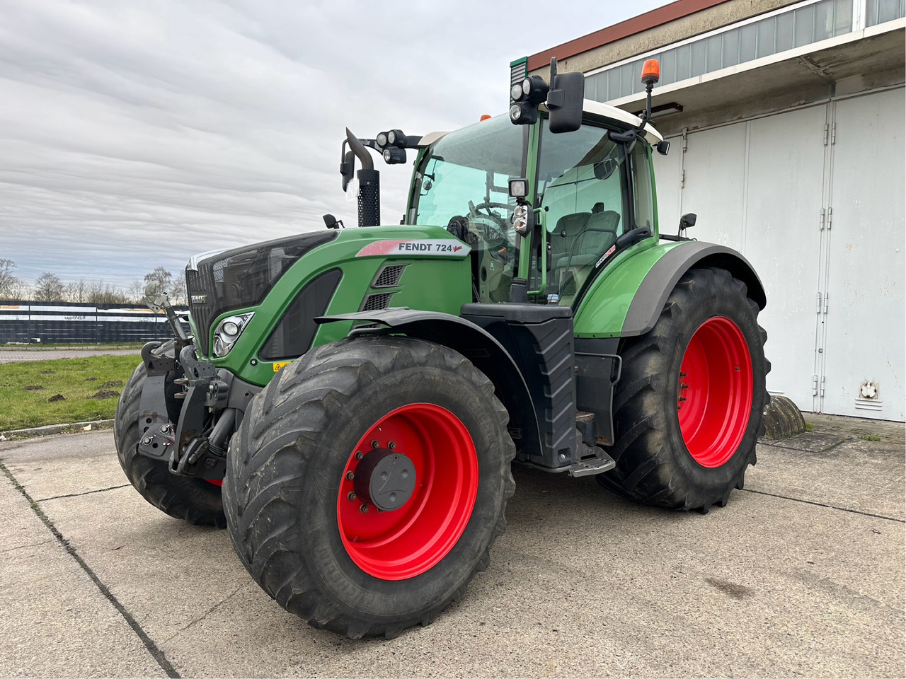 Fendt 724 Vario S4 Profi Plus - Traktor: pilt 1 Fendt 724 Vario S4 Profi Plus - Traktor: pilt 1