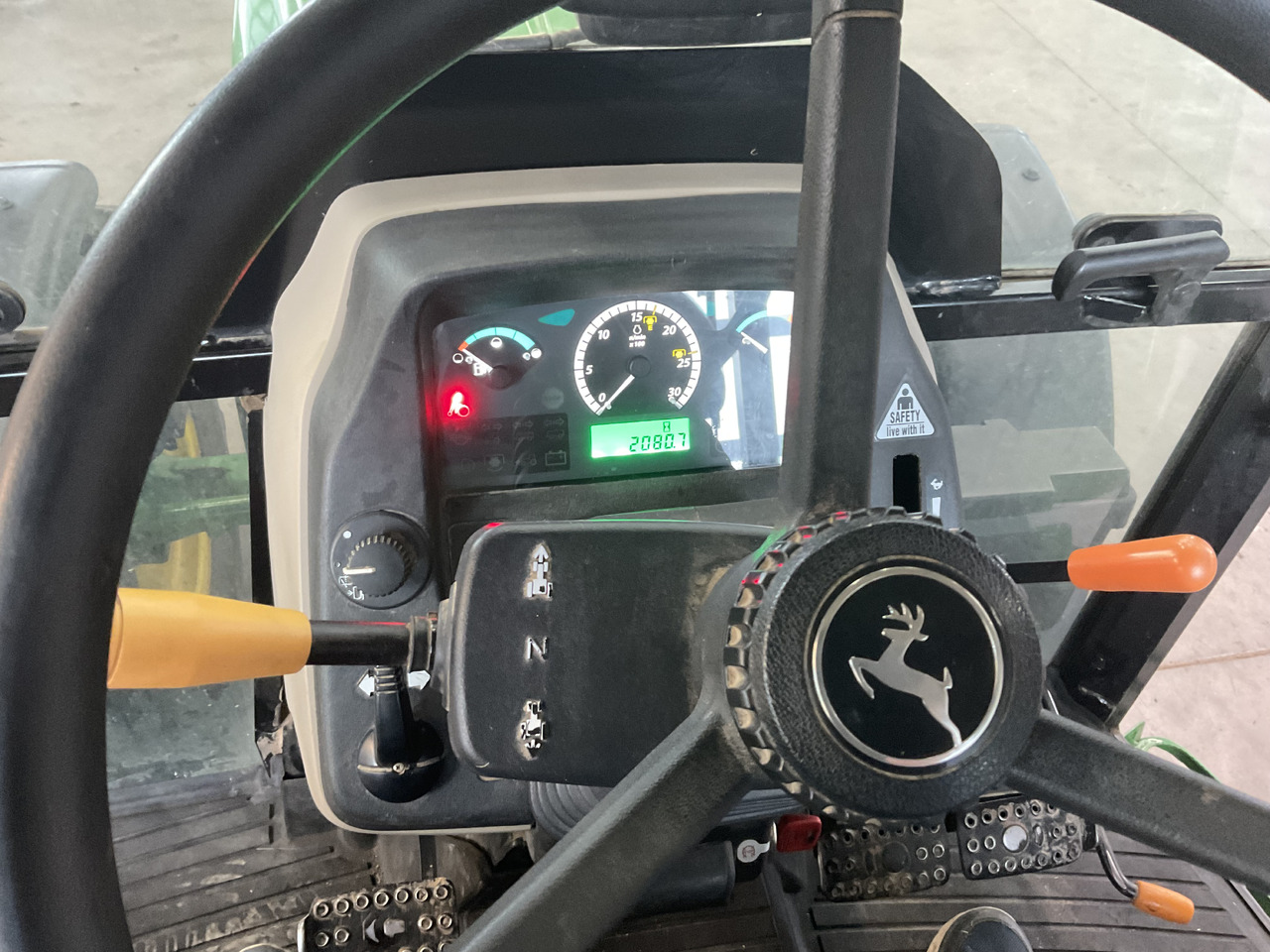 John Deere 5055 E - Traktor: pilt 2 John Deere 5055 E - Traktor: pilt 2