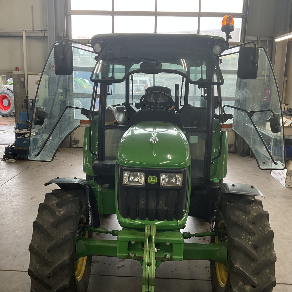 John Deere 5055 E - Traktor: pilt 5 John Deere 5055 E - Traktor: pilt 5