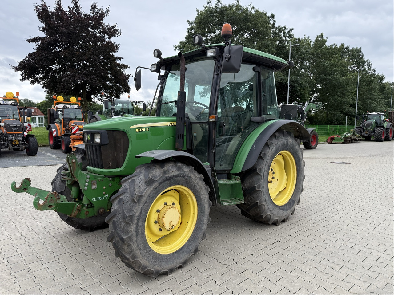 John Deere 5075E - Traktor: pilt 1 John Deere 5075E - Traktor: pilt 1