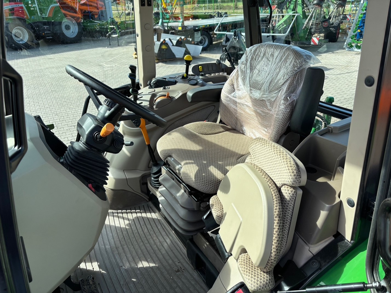 John Deere 5090 M - Traktor: pilt 4 John Deere 5090 M - Traktor: pilt 4