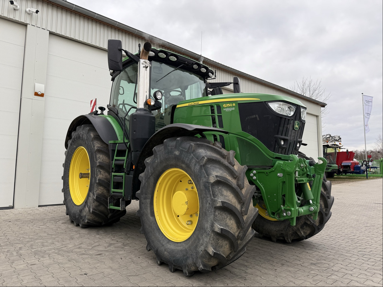 John Deere 6250 R - Traktor: pilt 1 John Deere 6250 R - Traktor: pilt 1