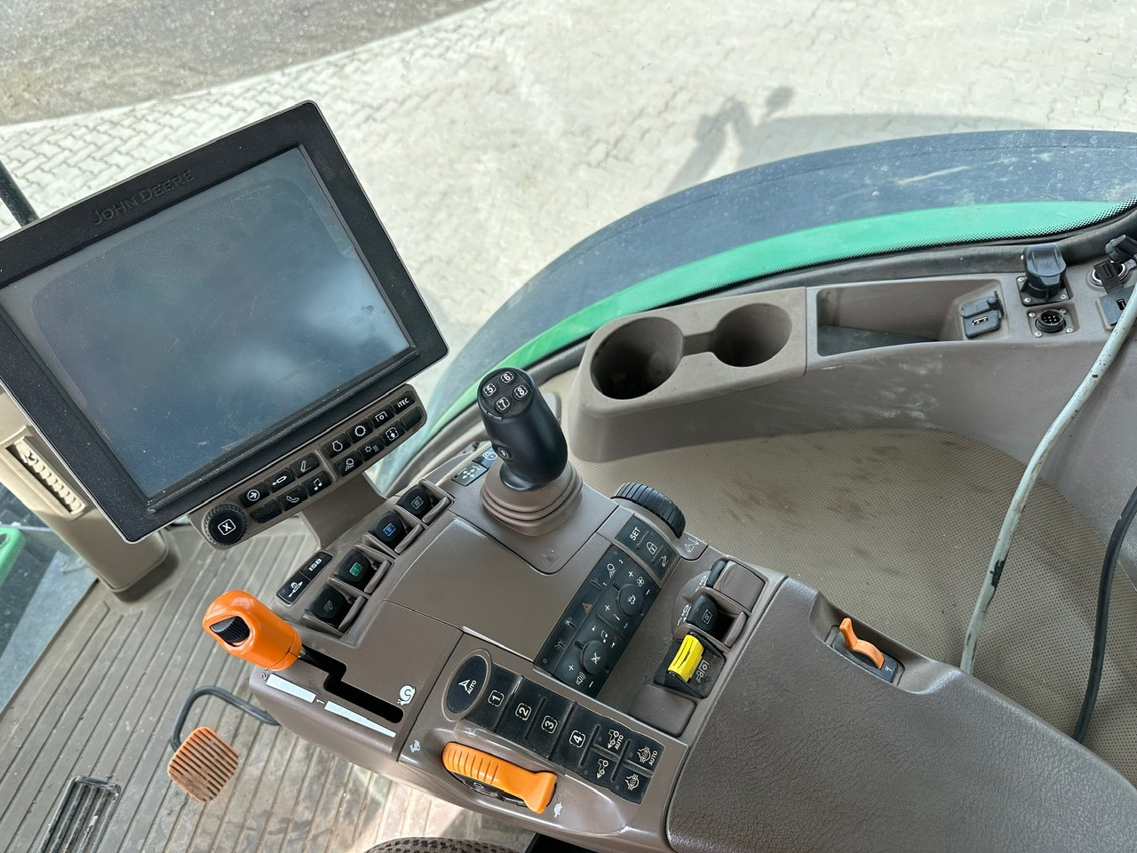 John Deere 7230R - Traktor: pilt 2 John Deere 7230R - Traktor: pilt 2