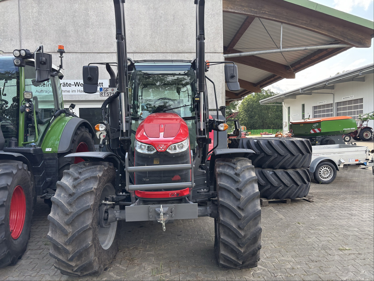 Massey Ferguson 5711M Dyna-4 4WD Cab - Traktor: pilt 5 Massey Ferguson 5711M Dyna-4 4WD Cab - Traktor: pilt 5
