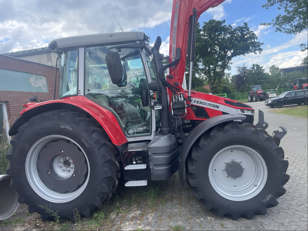 Massey Ferguson 5S.135 Dyna 4 Efficient - Traktor: pilt 1 Massey Ferguson 5S.135 Dyna 4 Efficient - Traktor: pilt 1