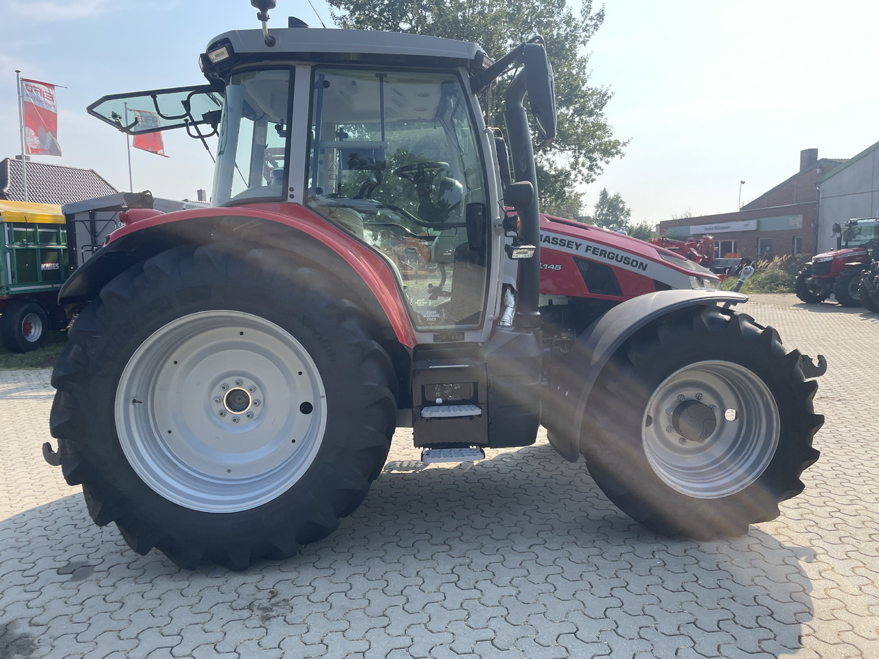 Massey Ferguson 5S.145 Dyna-6 Exclusive - Traktor: pilt 2 Massey Ferguson 5S.145 Dyna-6 Exclusive - Traktor: pilt 2