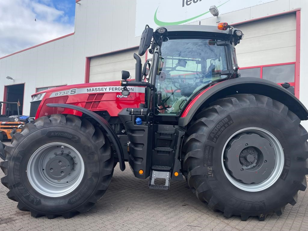 Massey Ferguson 8732 Dyna-VT EXCLUSIVE - Traktor: pilt 1 Massey Ferguson 8732 Dyna-VT EXCLUSIVE - Traktor: pilt 1