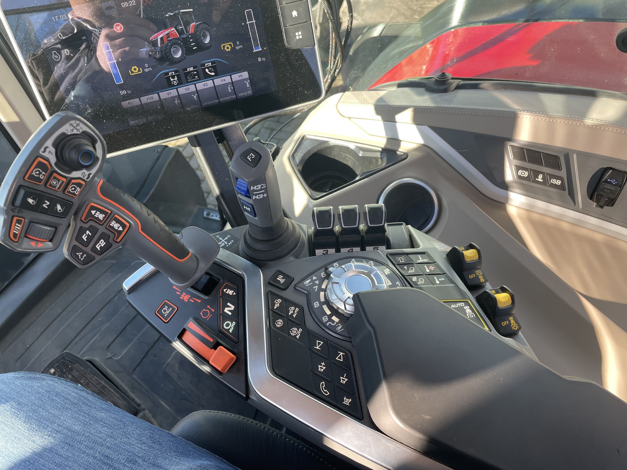 Massey Ferguson 8S.265 Dyna-VT EXCLUSIVE - Traktor: pilt 4 Massey Ferguson 8S.265 Dyna-VT EXCLUSIVE - Traktor: pilt 4