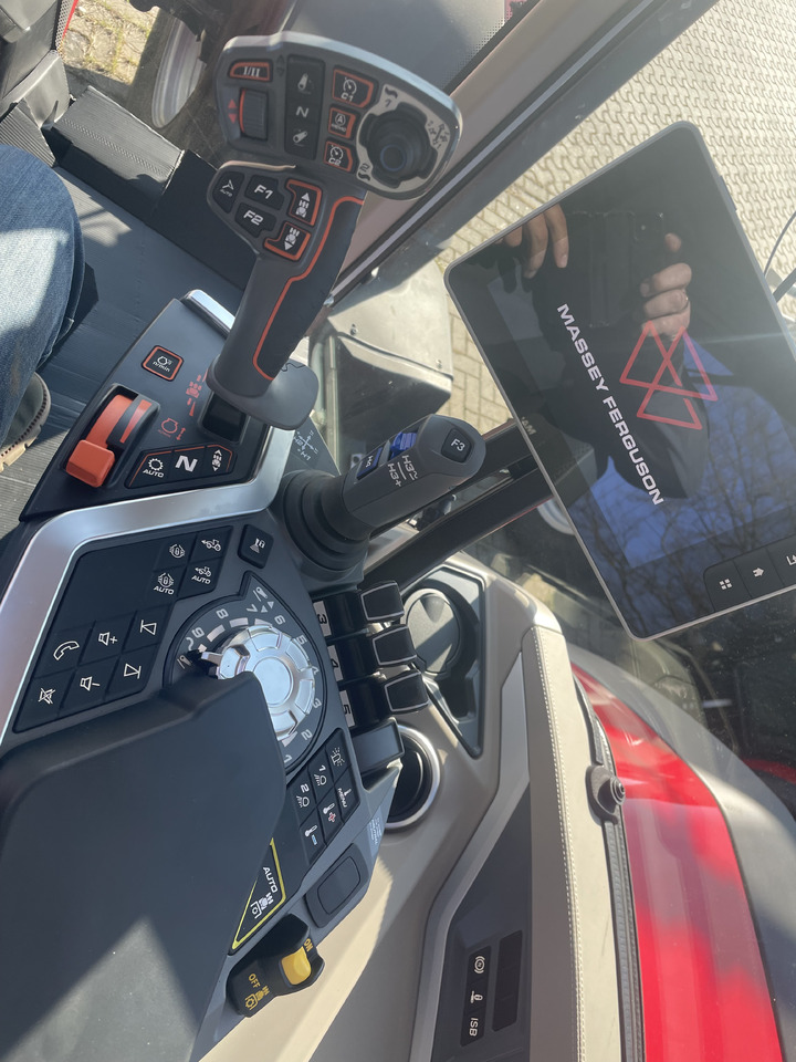 Massey Ferguson 8S.265 Dyna-VT EXCLUSIVE - Traktor: pilt 3 Massey Ferguson 8S.265 Dyna-VT EXCLUSIVE - Traktor: pilt 3