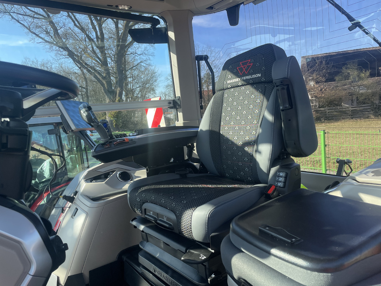 Massey Ferguson 8S.265 Dyna-VT EXCLUSIVE - Traktor: pilt 5 Massey Ferguson 8S.265 Dyna-VT EXCLUSIVE - Traktor: pilt 5