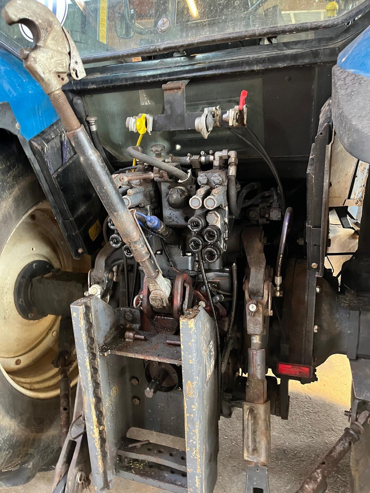 New Holland 8560 - Traktor: pilt 5 New Holland 8560 - Traktor: pilt 5