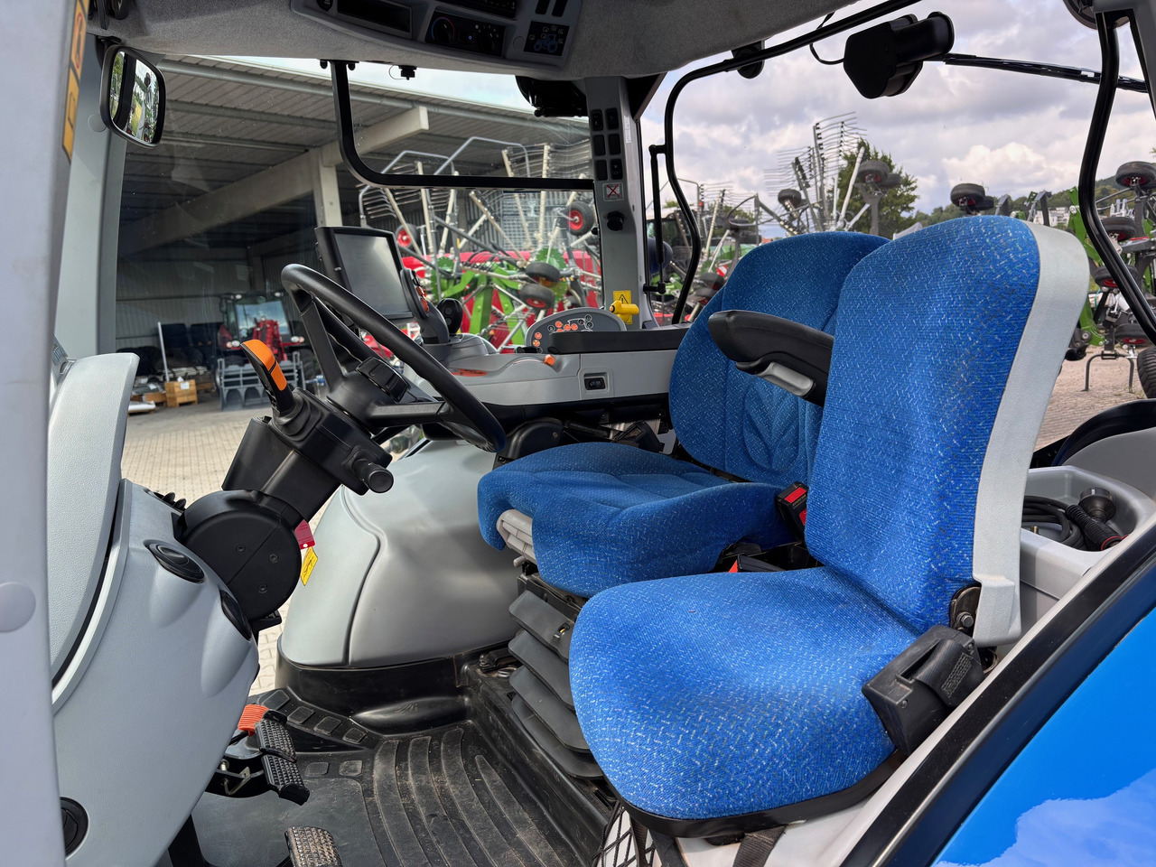 New Holland T6.140 Auto Command - Traktor: pilt 4 New Holland T6.140 Auto Command - Traktor: pilt 4