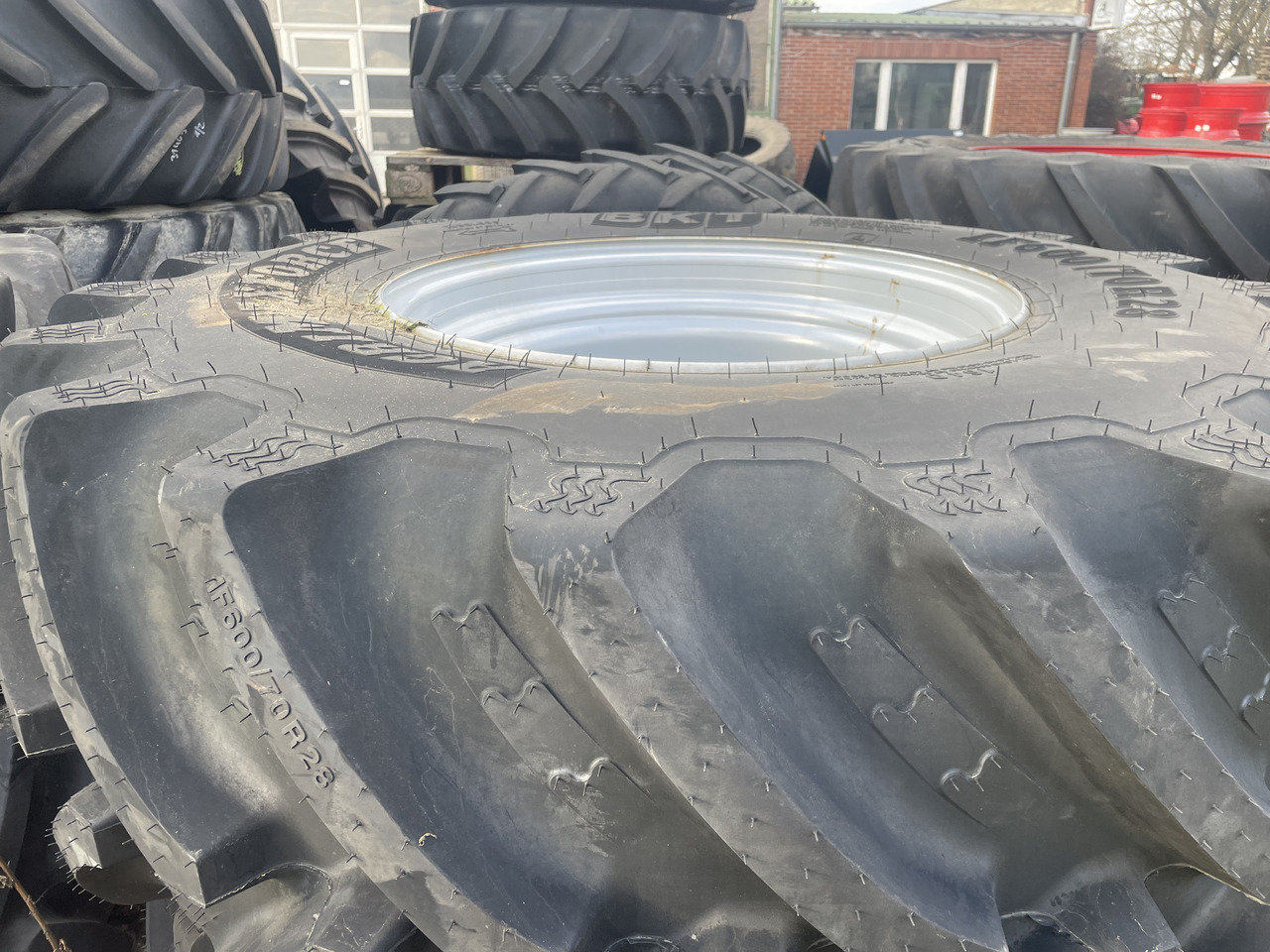 Trelleborg BKT IF 600/70R28 - Rehvid ja veljed: pilt 1 Trelleborg BKT IF 600/70R28 - Rehvid ja veljed: pilt 1