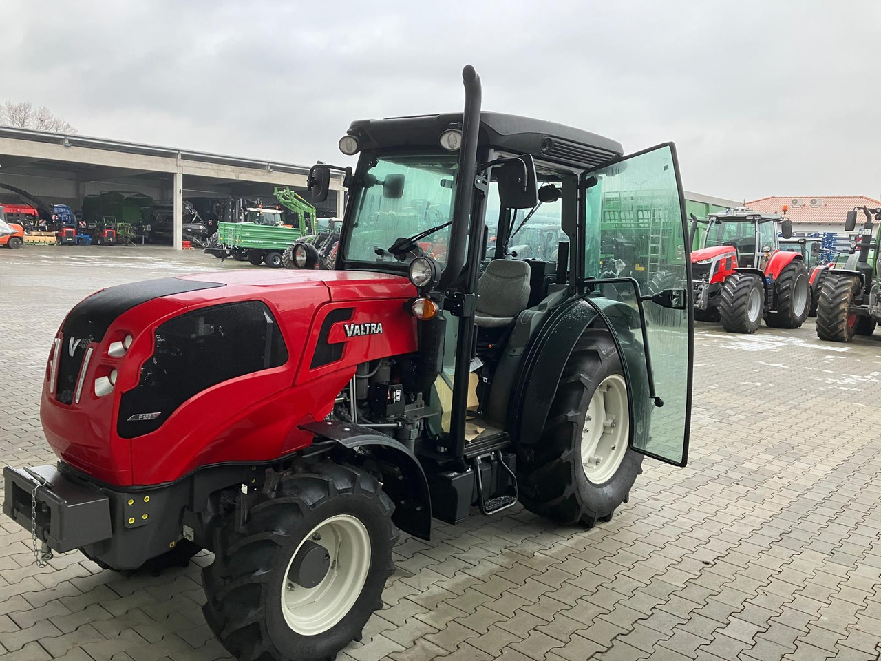 Traktor Valtra F105N St5: pilt 1