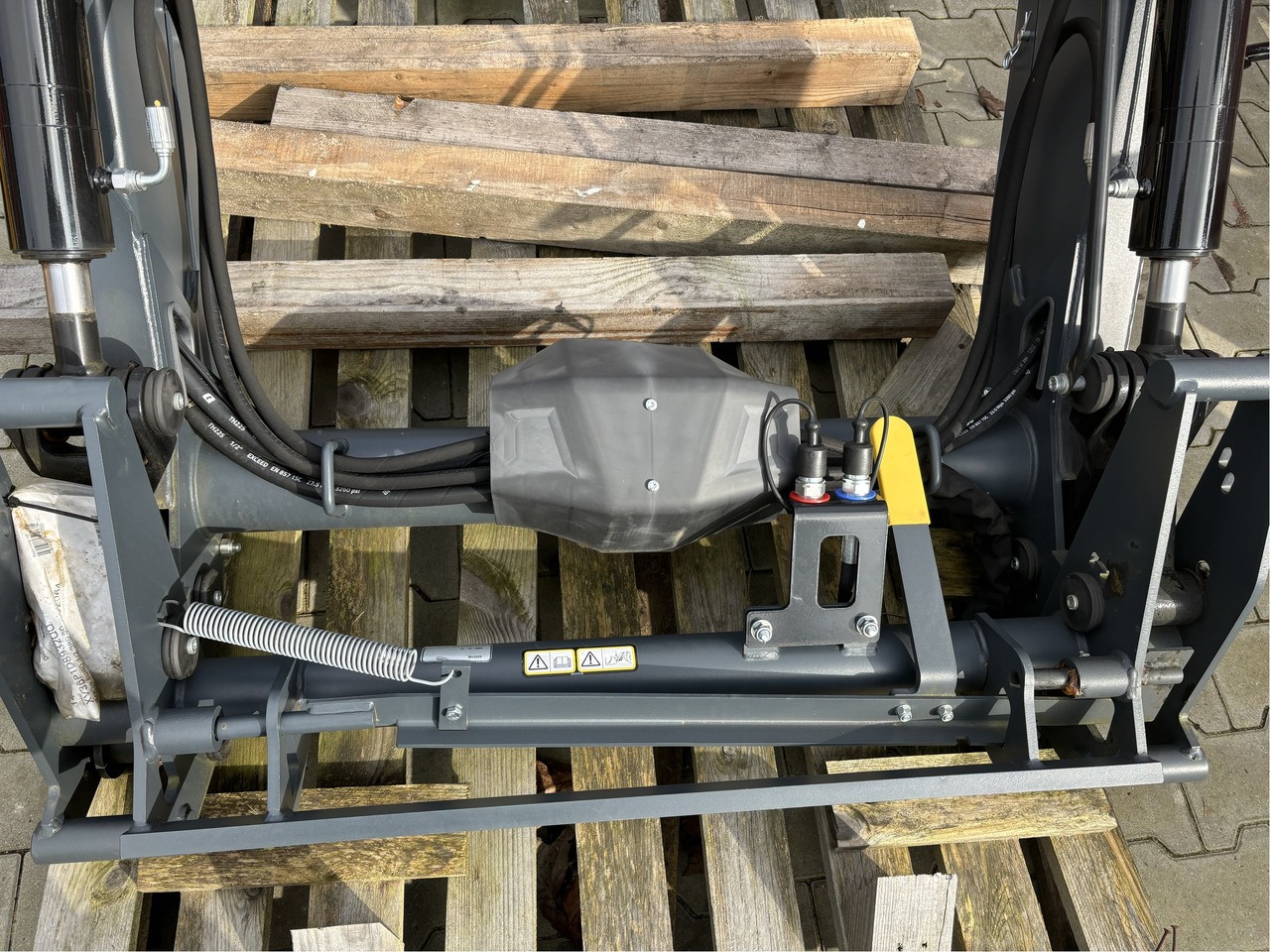 Valtra Frontlader X36DM - Esilaadur traktorile: pilt 2 Valtra Frontlader X36DM - Esilaadur traktorile: pilt 2