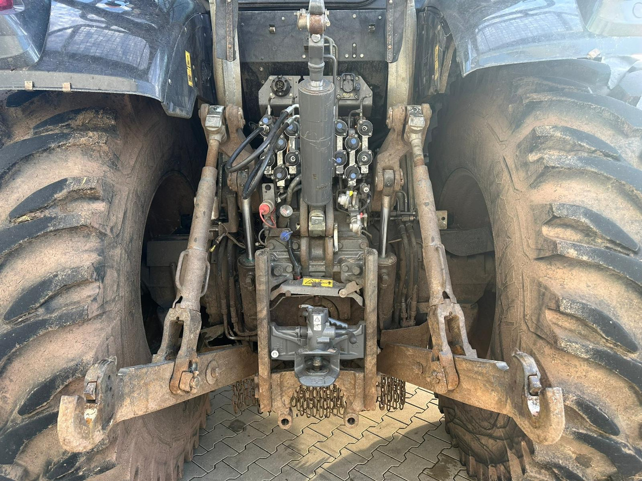 Valtra S 374 - Traktor: pilt 4 Valtra S 374 - Traktor: pilt 4