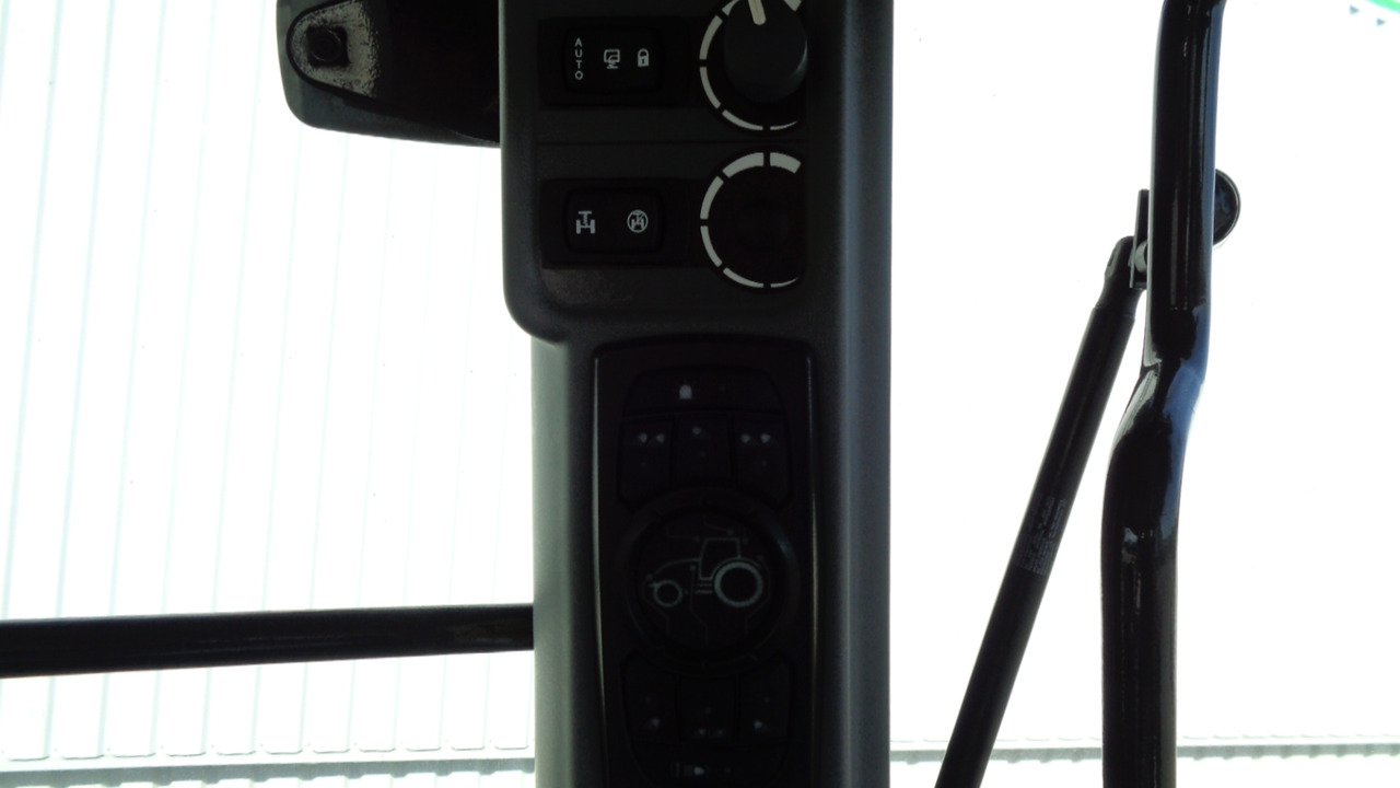 Valtra S374 - Traktor: pilt 4 Valtra S374 - Traktor: pilt 4